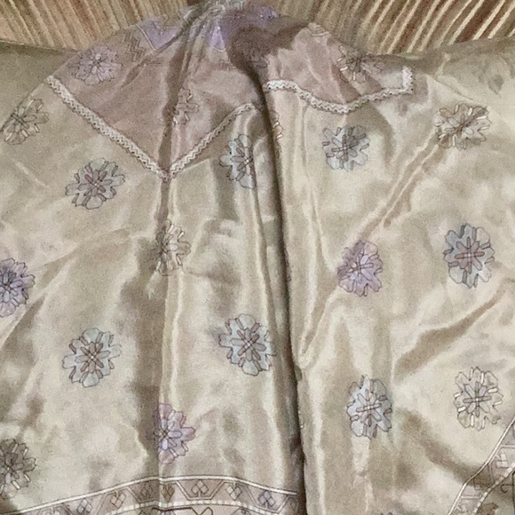 100 % Silk delicate scarf Made in Japan 26 inch square - Picture 10 of 12